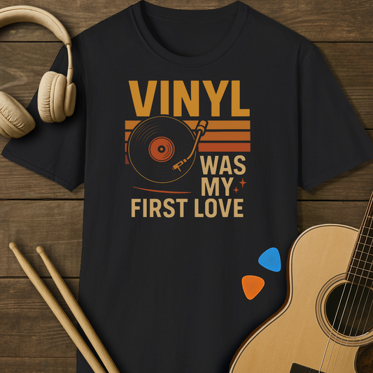 SOUNDOSE Vintage Love T-Shirt — Black t-shirt